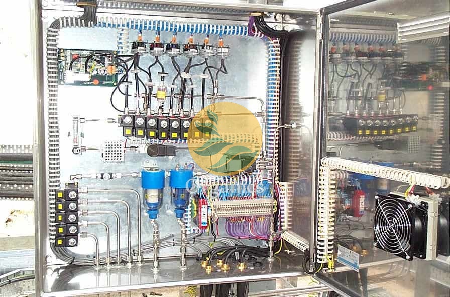 Multi-point gas sampling manifold installed within an exhaust analysis cabinet